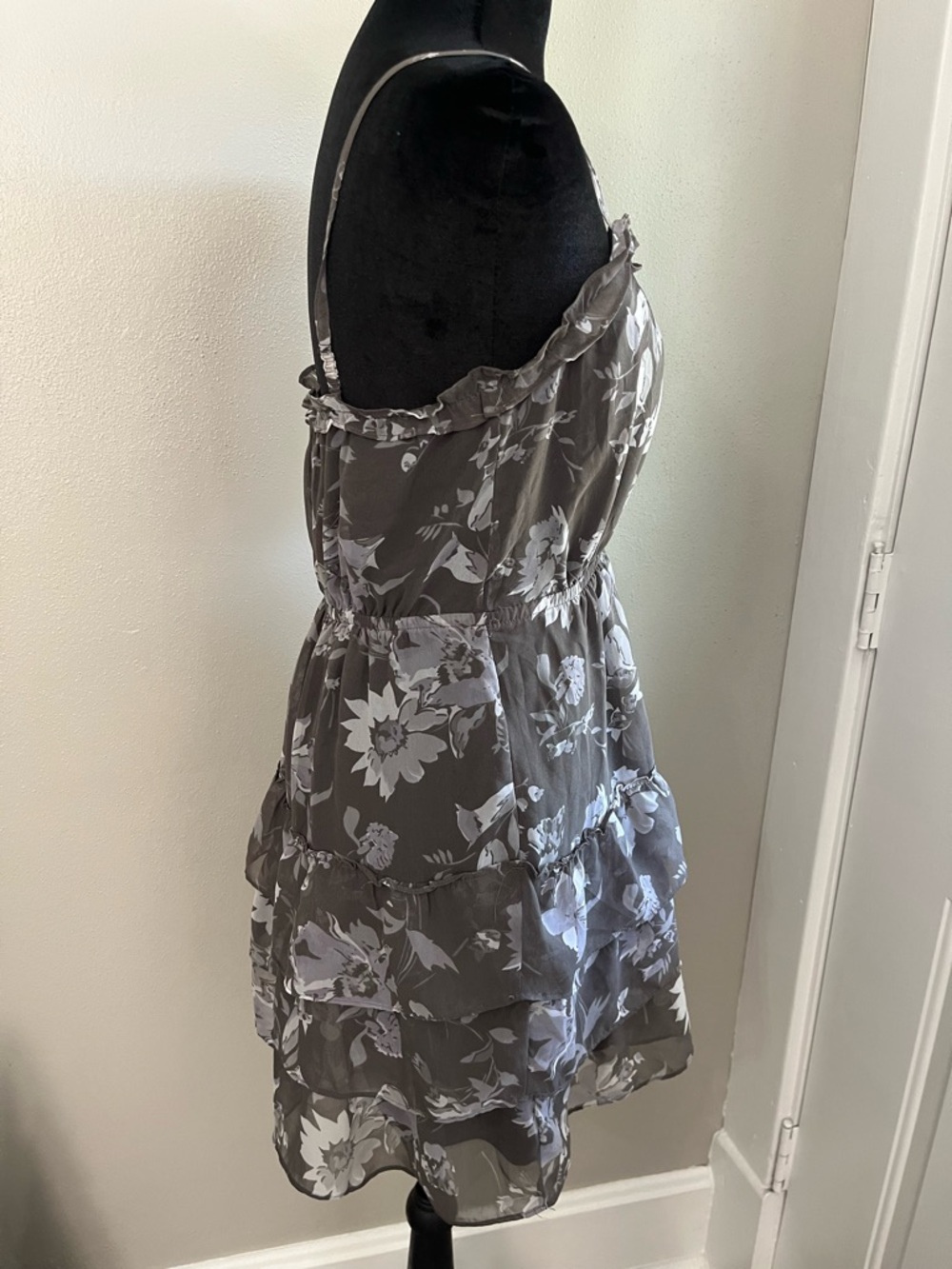 American‎ Eagle Outfitters Black and Gray Floral Strapless Sundress - Picture 3 of 9